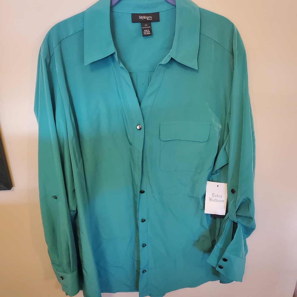 Womens Teal silky blouse with 3/4 sleeves.